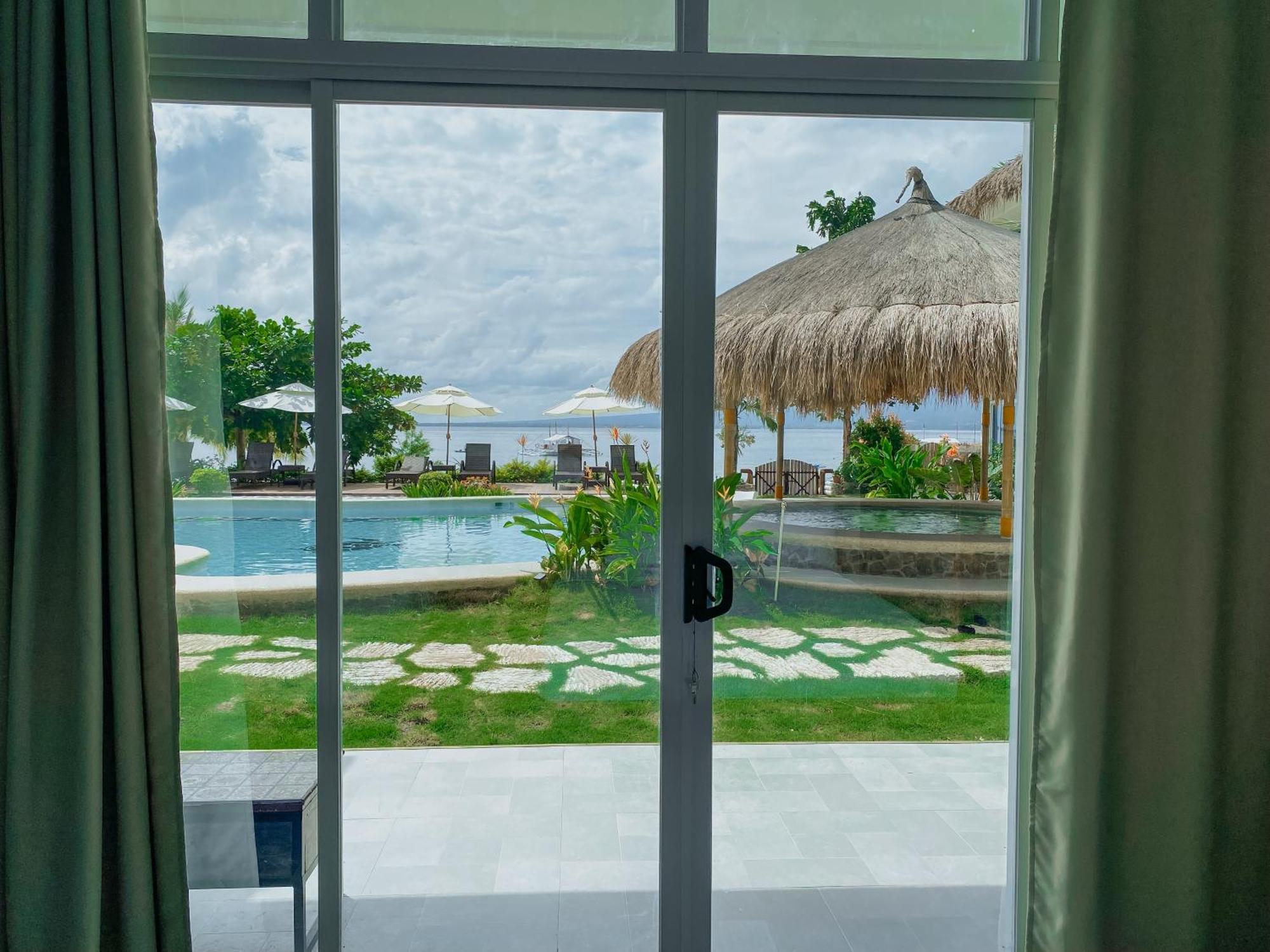 Avila'S Horizon Dive Resort Santander Kültér fotó
